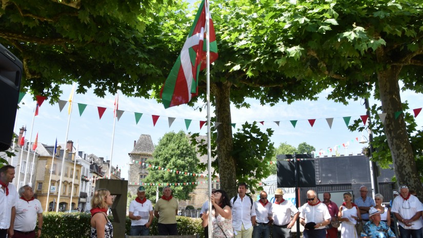 Ikurriña Pesta ensoleillé, ce dimanche